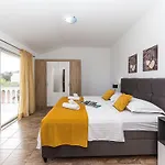 Villa Exquisite Spacious Bufaline With Pool And Gym
