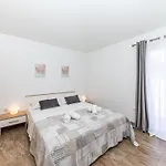 Exquisite Spacious Bufaline With Pool And Gym Villa Kaštel Novi