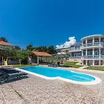 Exquisite Spacious Bufaline With Pool And Gym *