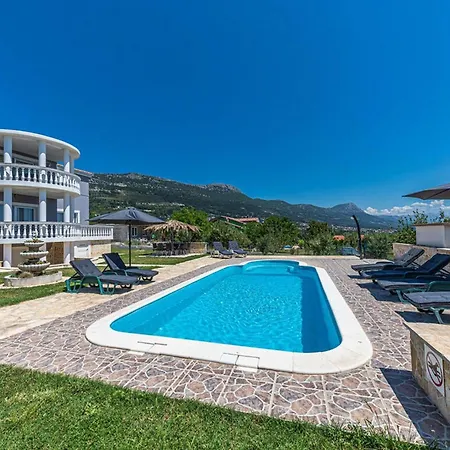 Exquisite Spacious Bufaline With Pool And Gym *