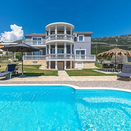 Villa Exquisite Spacious Bufaline With Pool And Gym *