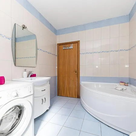 Exquisite Spacious Bufaline With Pool And Gym فيلة Kaštel Novi