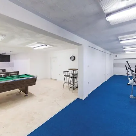 Exquisite Spacious Bufaline With Pool And Gym فيلة Kaštel Novi