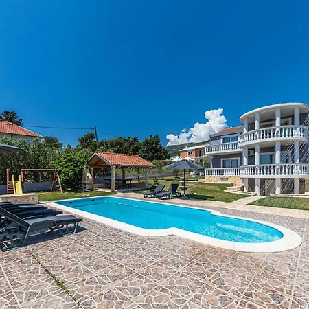 Exquisite Spacious Bufaline With Pool And Gym *