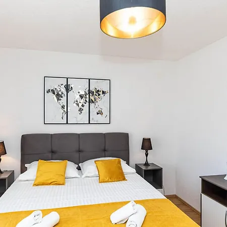 Exquisite Spacious Bufaline With Pool And Gym Kaštel Novi