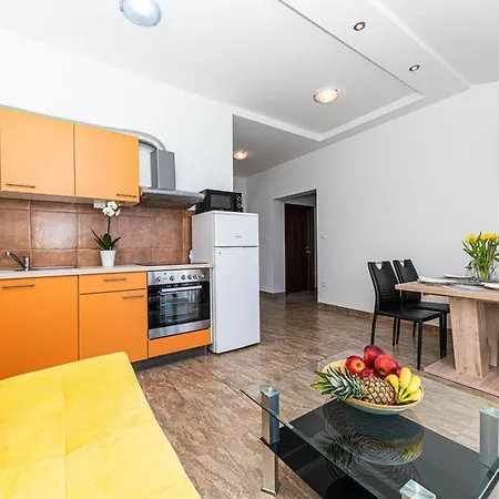 Exquisite Spacious Bufaline With Pool And Gym فيلة Kaštel Novi