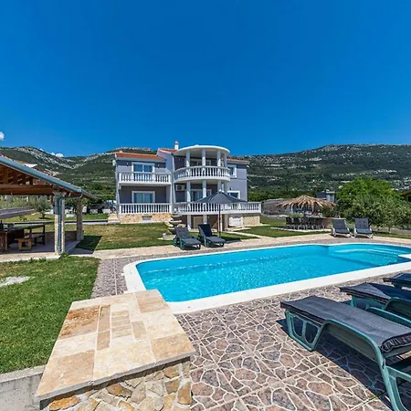 فيلة Exquisite Spacious Bufaline With Pool And Gym Kaštel Novi