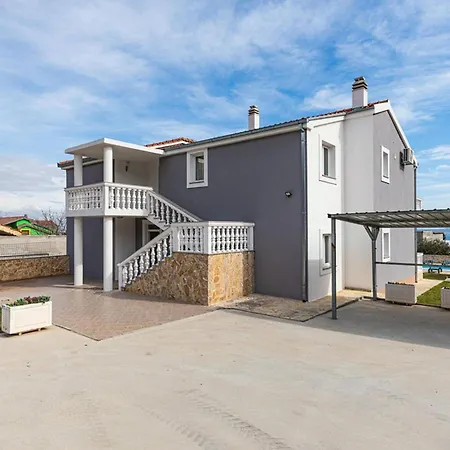 Exquisite Spacious Bufaline With Pool And Gym *